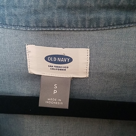 Old Navy V-Neck Chambray Jumpsuit - Picture 4 of 6